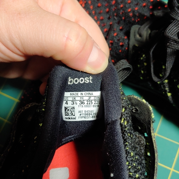 Adidas UltraBoost kids sneakers size 4 - Picture 5 of 6